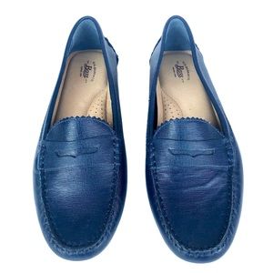 G.H. Bass Shoes Penny Loafers Blue Slip On Leather Modern Classic Casual EUC 8M